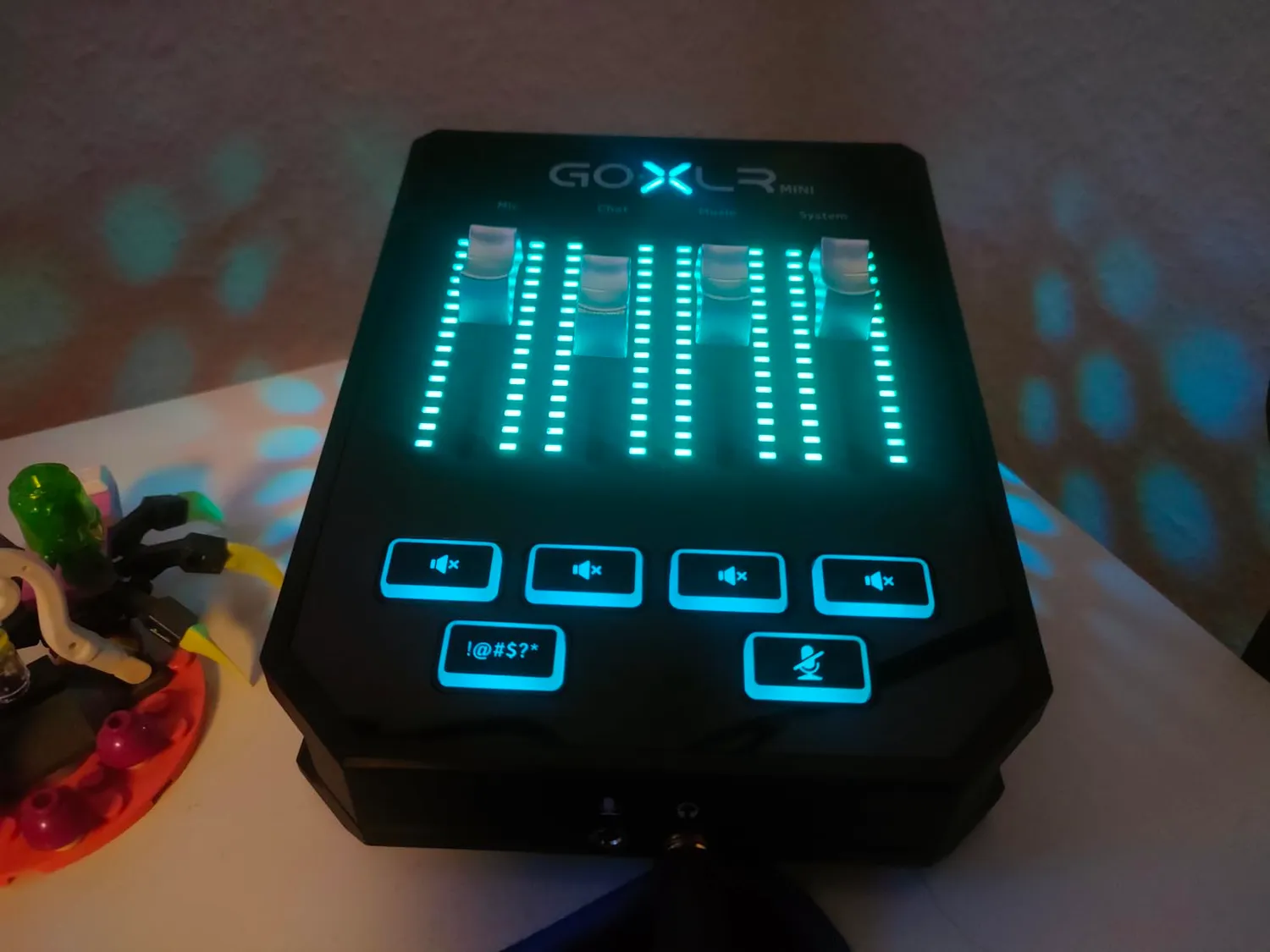 TC Helicon GoXLR Mini Streaming-Mixer kompakt mit Midas-Preamp