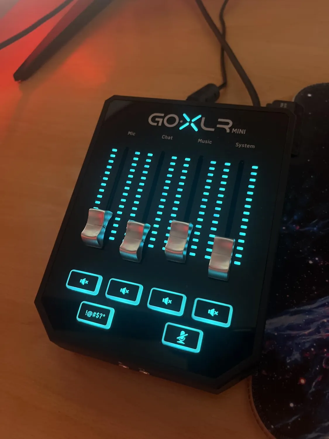 TC Helicon GoXLR Mini Streaming-Mixer kompakt mit Midas-Preamp