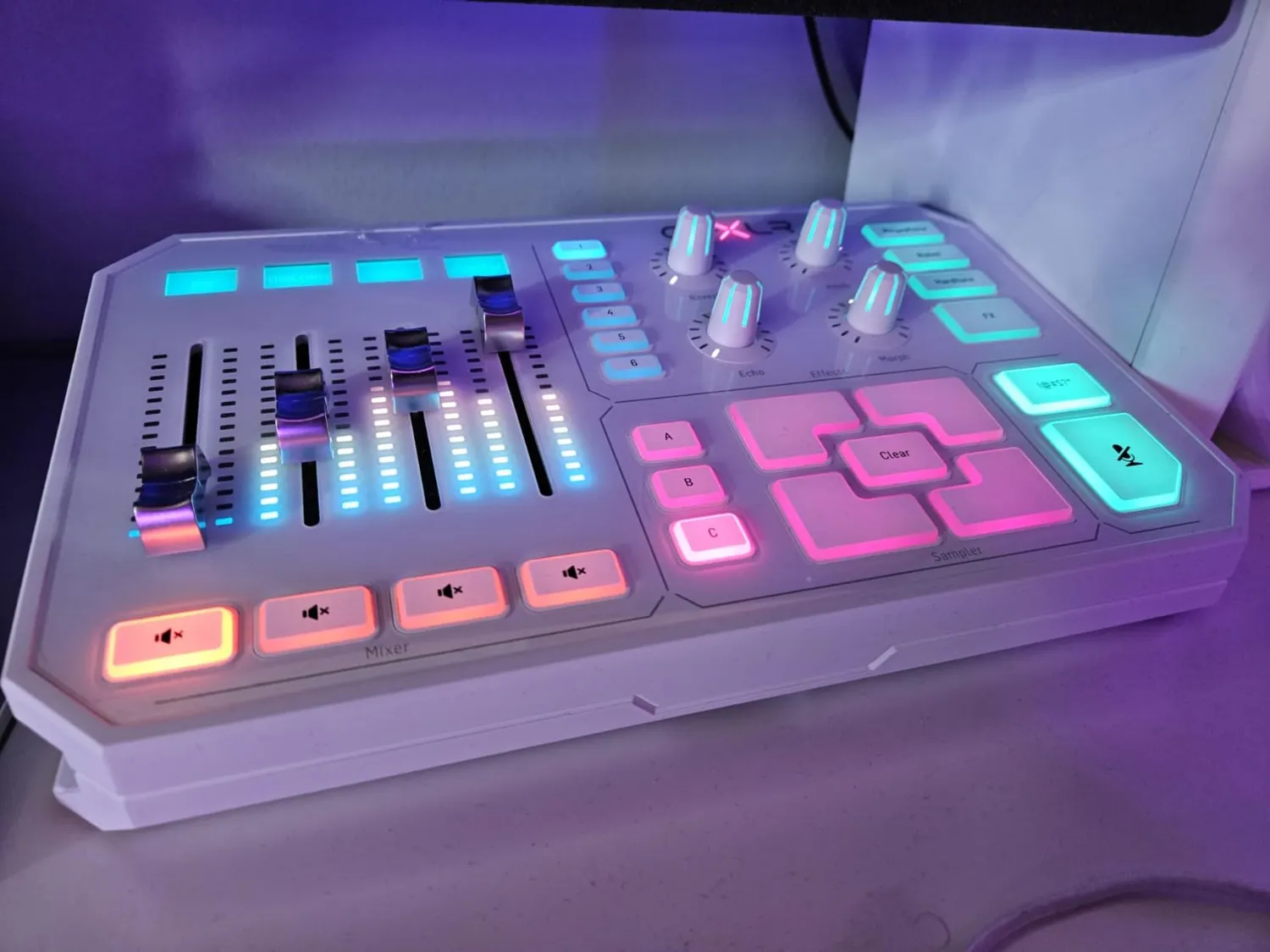 TC Helicon GoXLR-WH Mixer weiß 4-Kanal Stream USB