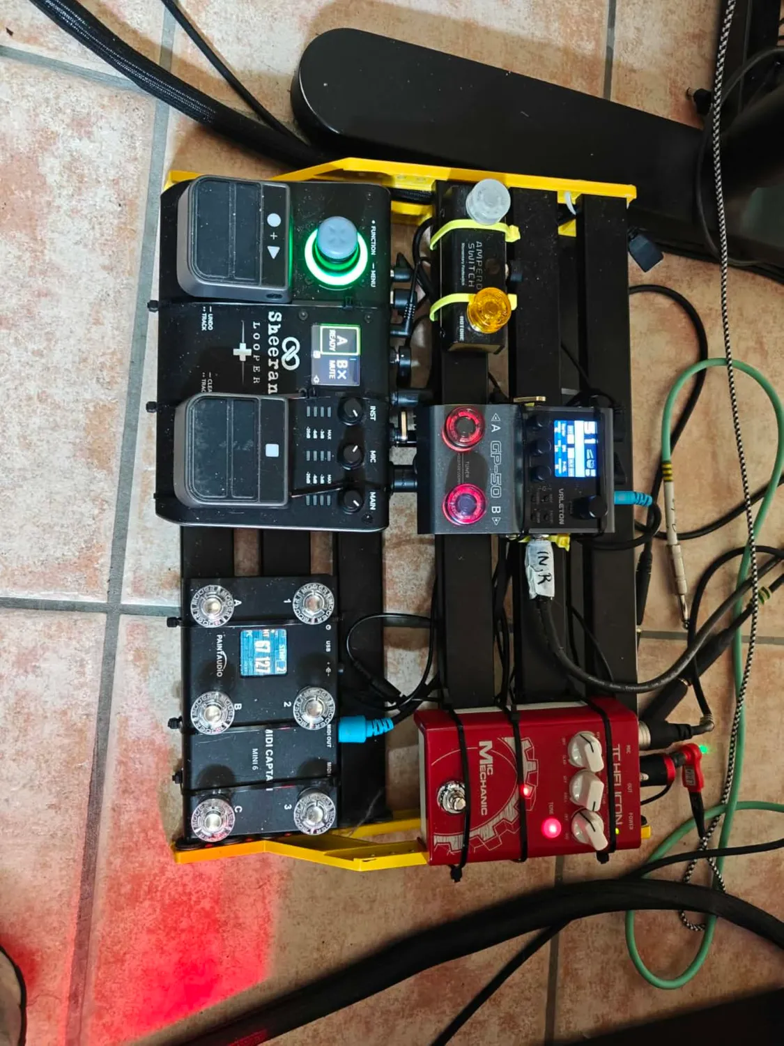 TC Helicon Mic Mechanic 2 Gesangseffektpedal mit Pitch-Korrektur