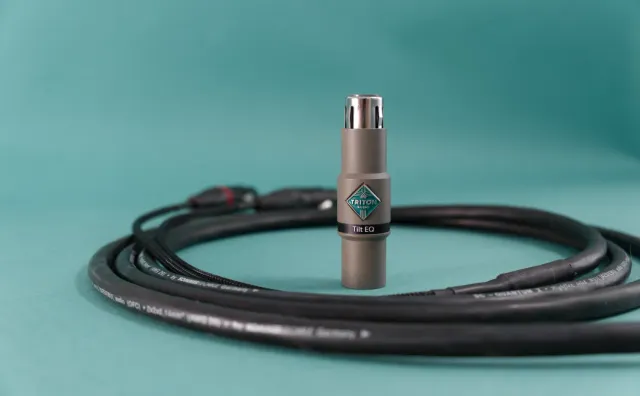 Triton Audio Tilt EQ Mikrofonverstärker +22dB Phantom