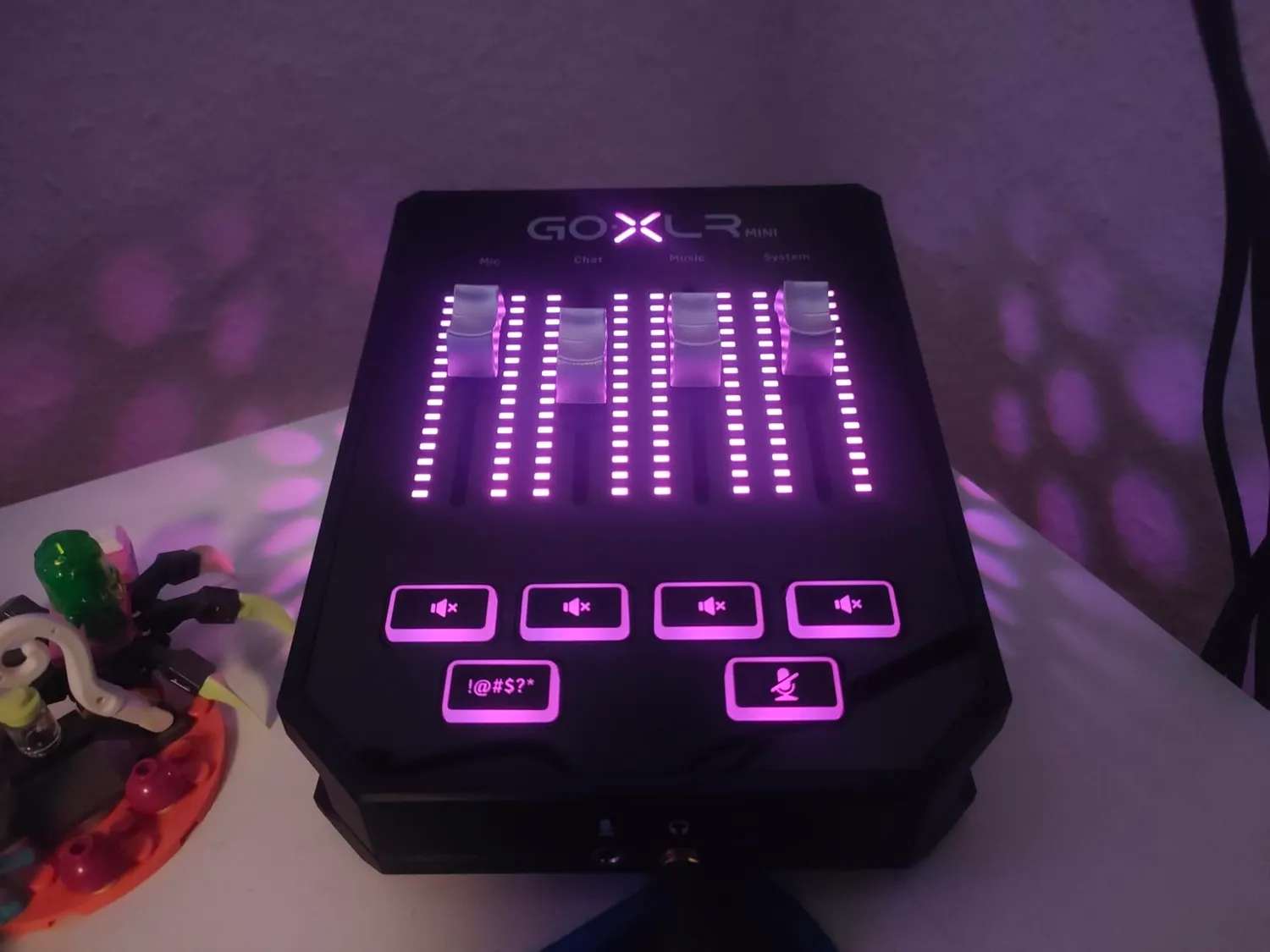 TC Helicon GoXLR Mini Streaming-Mixer kompakt mit Midas-Preamp